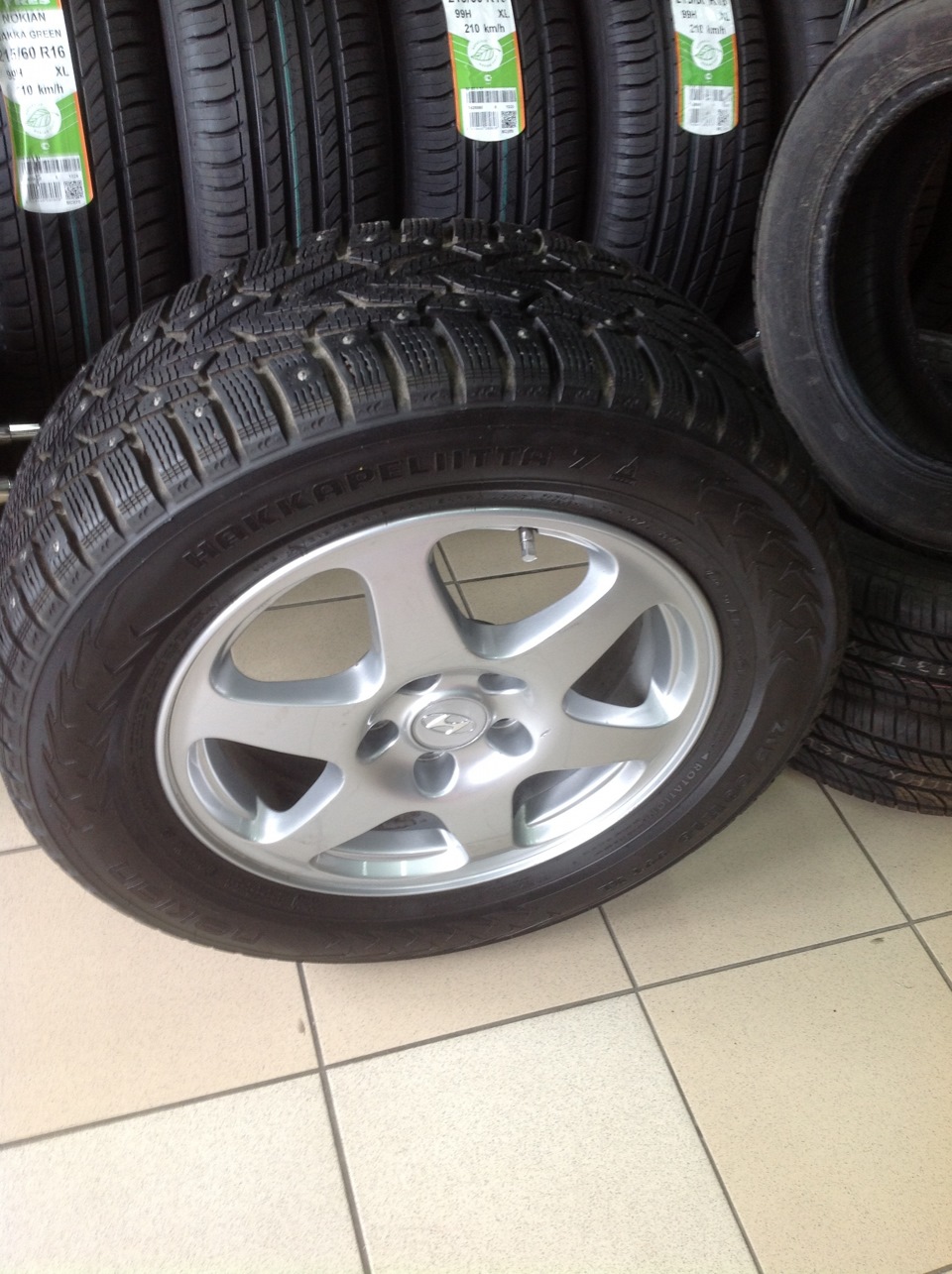 Продам шини з дисками 5/114.3 r16 1