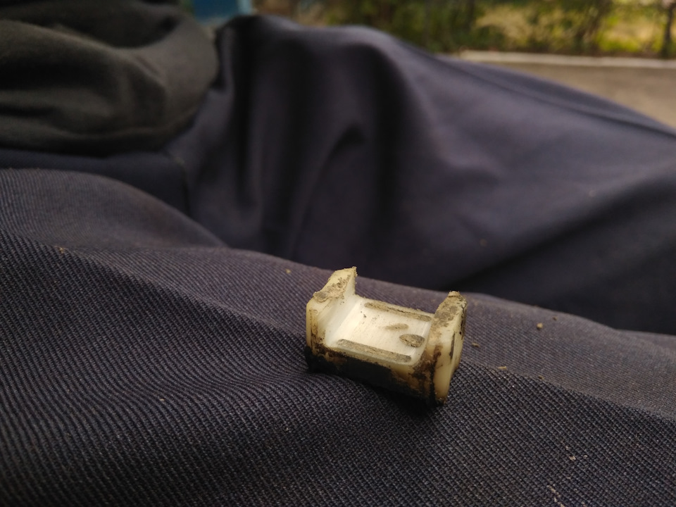 Заміна обмежувачів у задніх дверях 4
