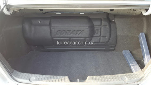 Заглушка на газовий балон у багажнику Hyundai Sonata YF 2