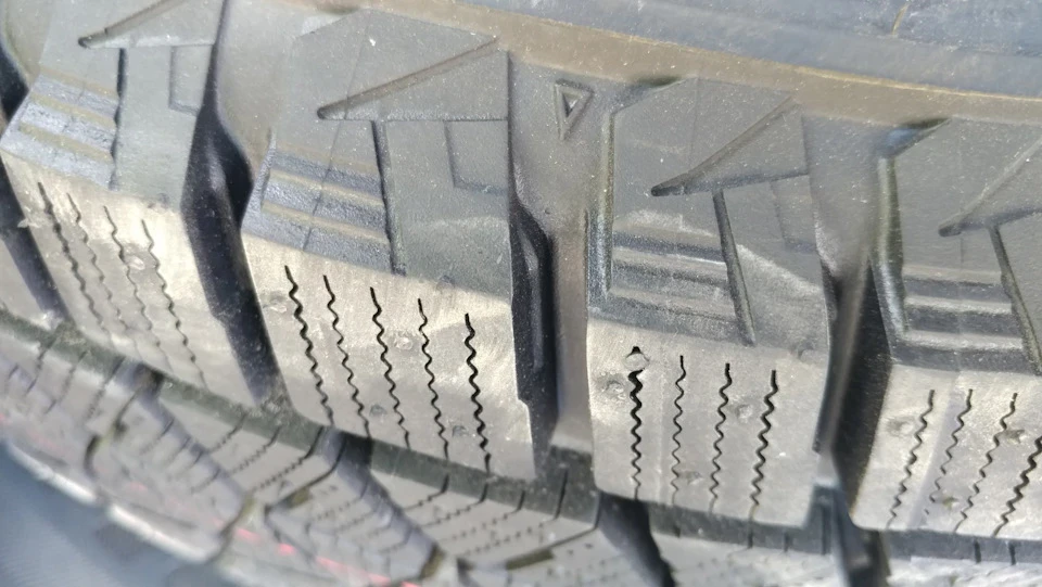 Bridgestone blizzak DMV-2 215/65 r16