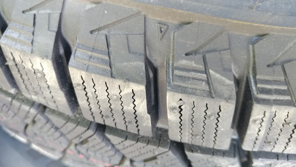 Bridgestone blizzak DMV-2 215/65 r16 1