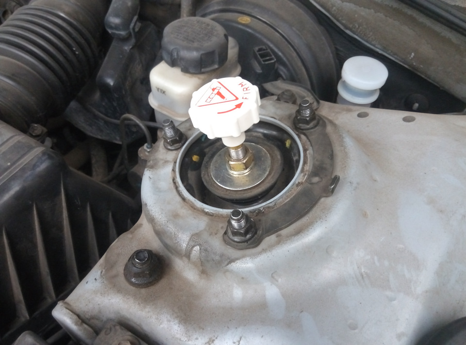 Установка передніх амортизаторів Koni 8041-1303 sport 5