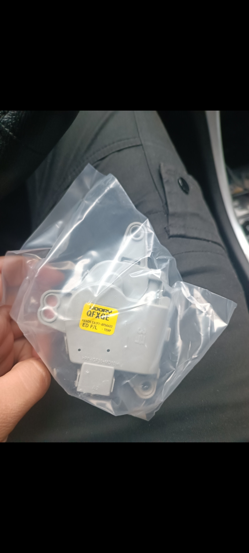 Заміна заслінки обігрівача салону 3