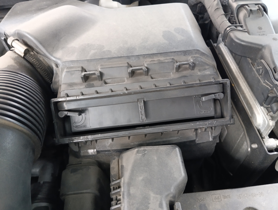 Заміна кришки корпусу повітряного фільтра 115C1101 Sonata LF 4