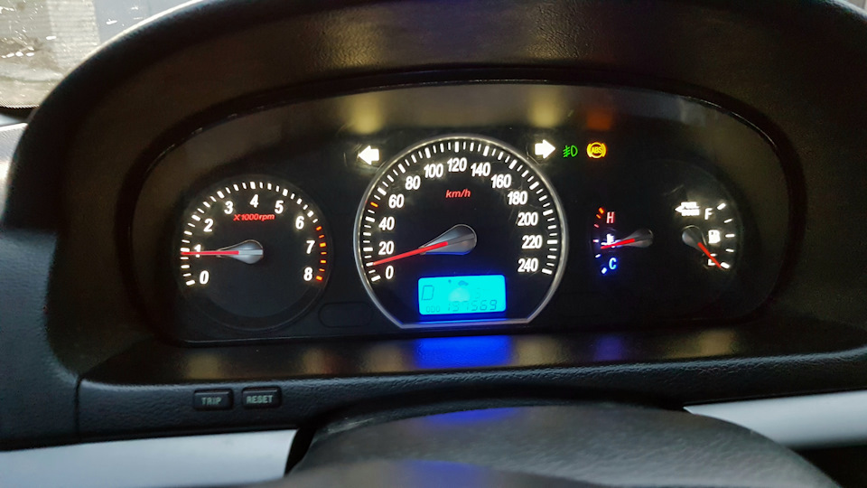 Hyundai Sonata NF 2007 р.в Пересвіт приладки (комбінація приладів) 2
