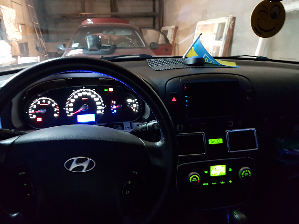Hyundai Sonata NF 2007 р.в Пересвіт приладки (комбінація приладів) 5
