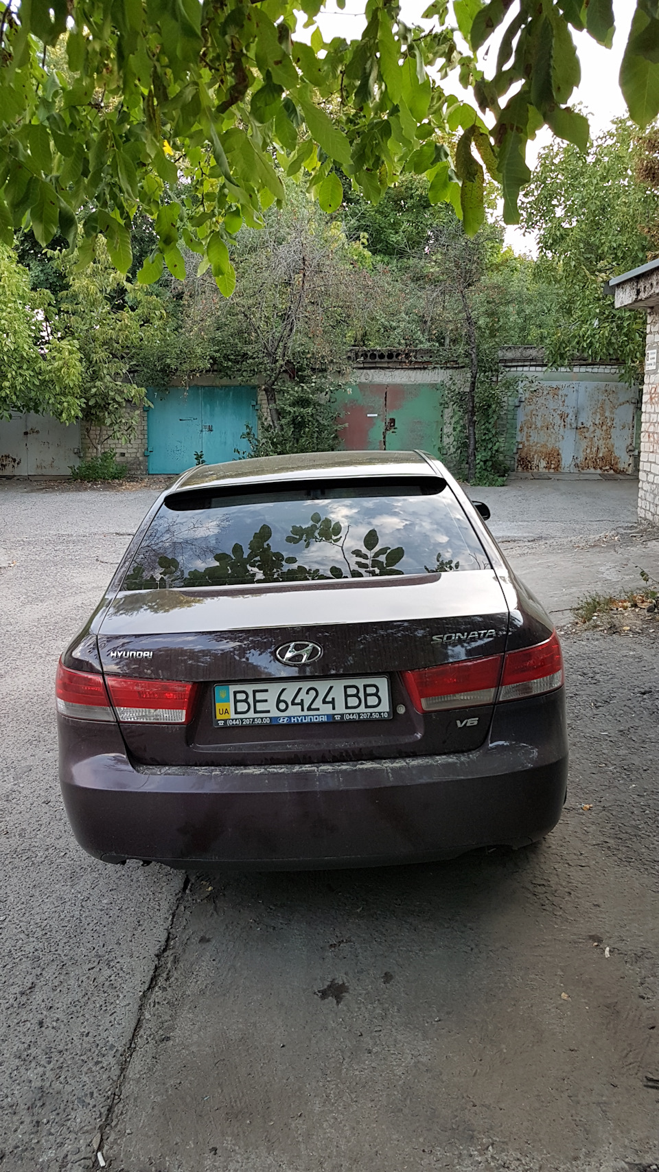 Спойлер на заднє скло на sonata nf 2
