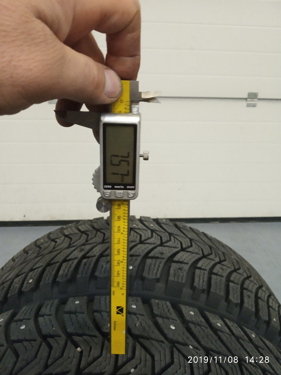 Pirelli Ice Zero 2 215/60 R16 99T XL (шип) 4
