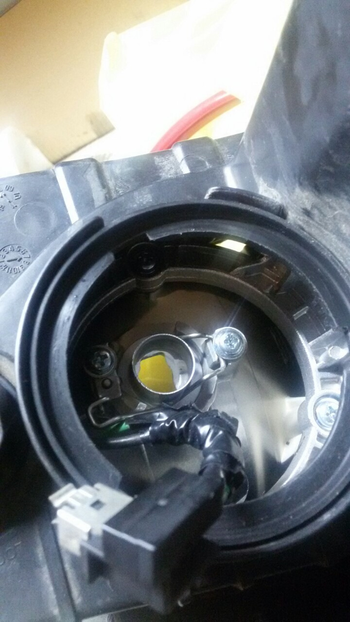 Заміна галогенних ламп далекого світла на лід 1