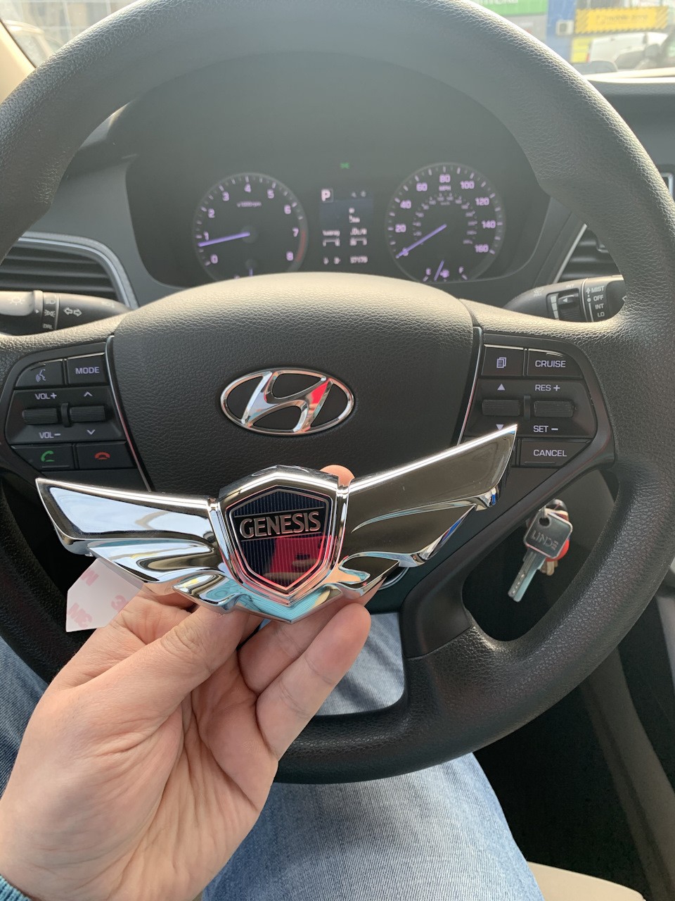 Hyundai міг би і придумати симпатичніший значок 1