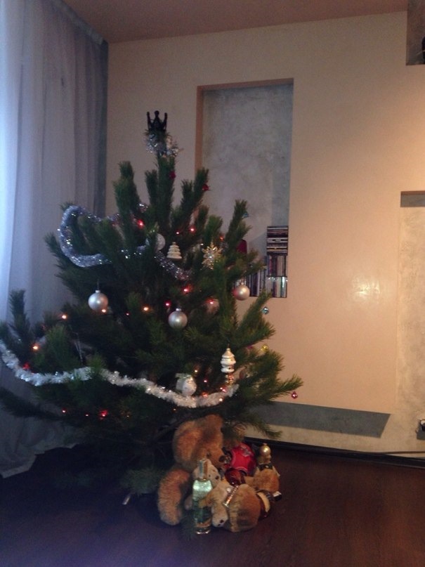 як ми вдома на ялинці вбиралися або ялинка вдома)))) 2