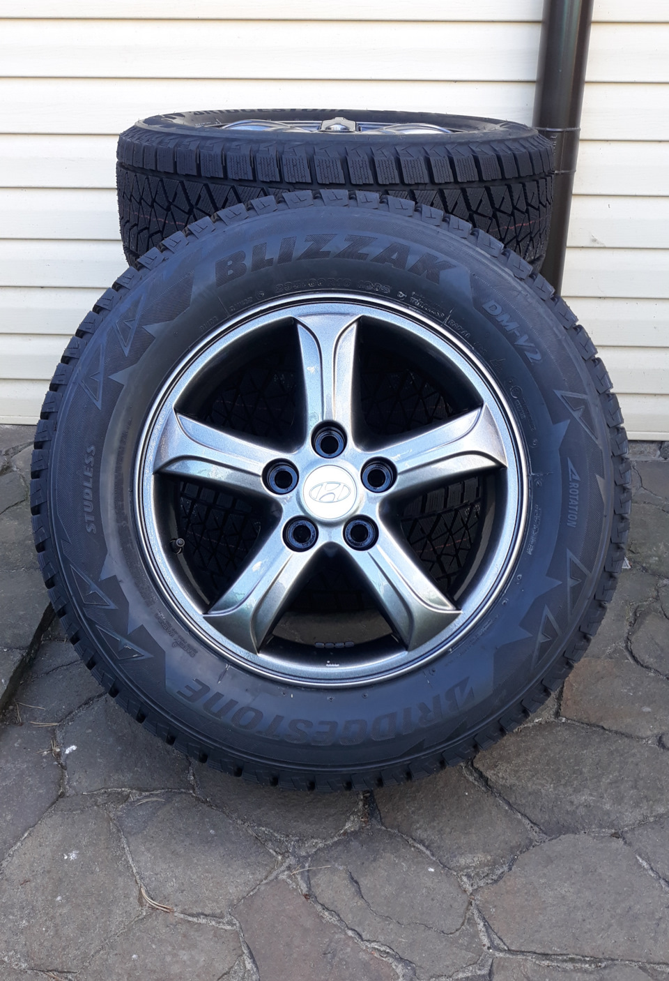 Перевзуття нових Bridgestone Blizzak DM-V2 2