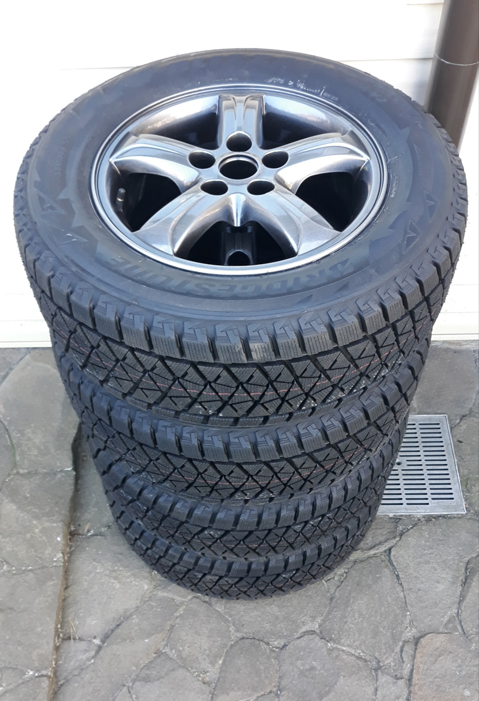 Перевзуття нових Bridgestone Blizzak DM-V2 1