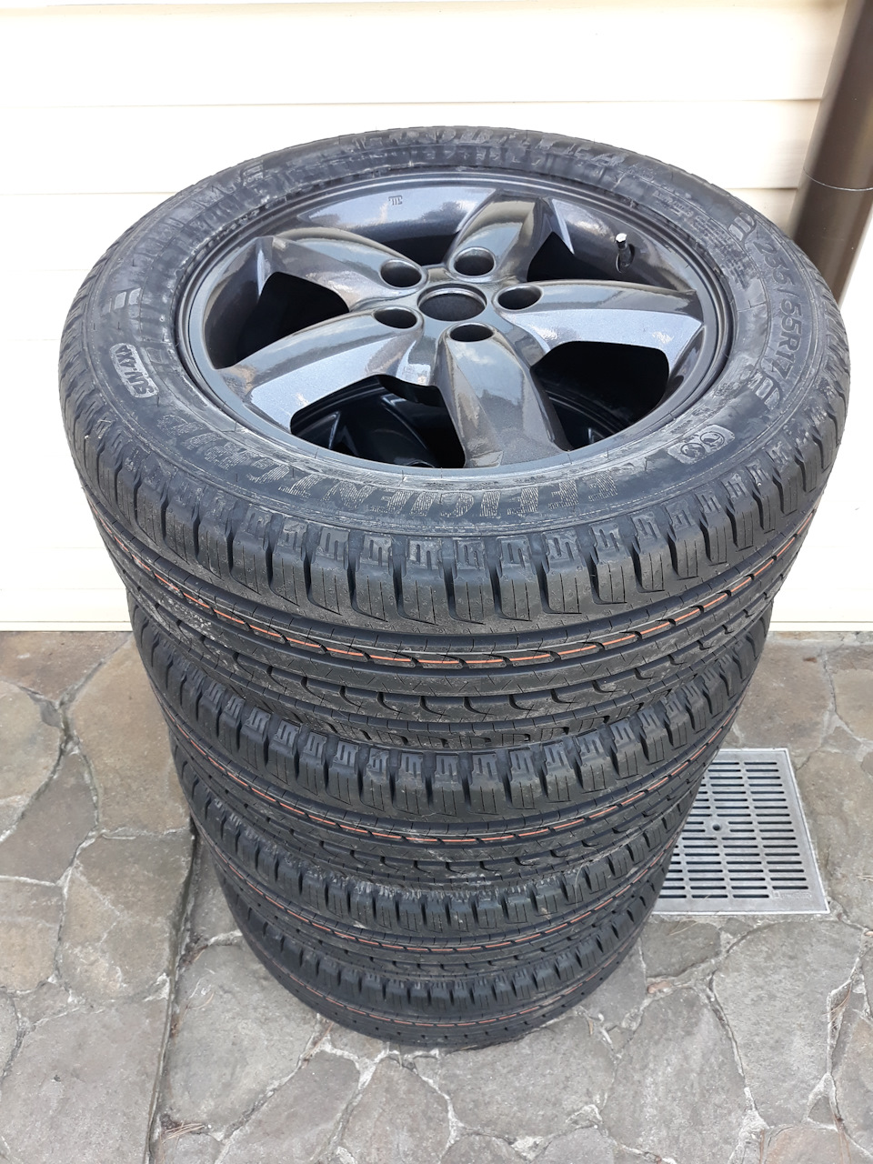 Перевзуття нових Goodyear EfficientGrip SUV 1
