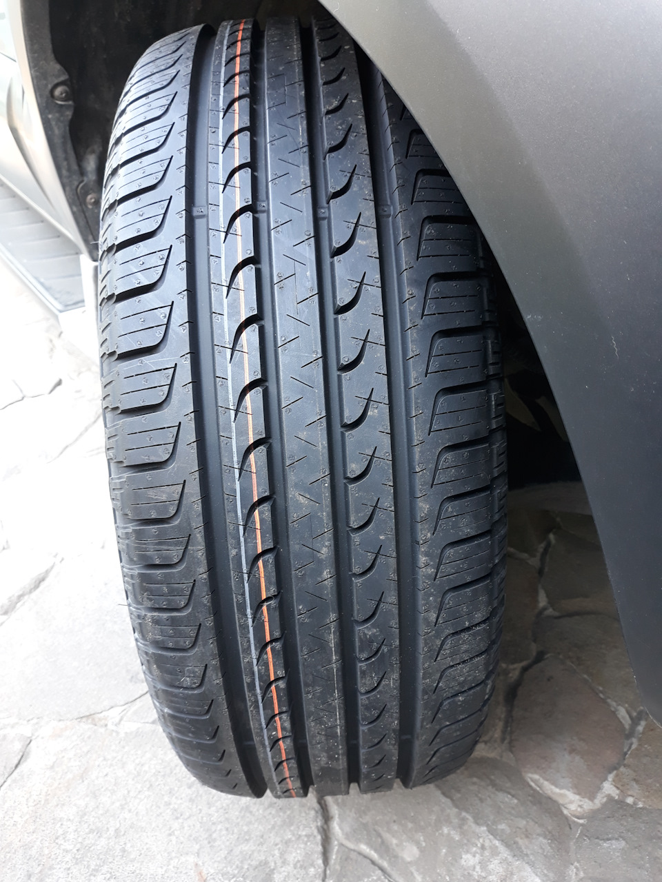 Перевзуття нових Goodyear EfficientGrip SUV 4