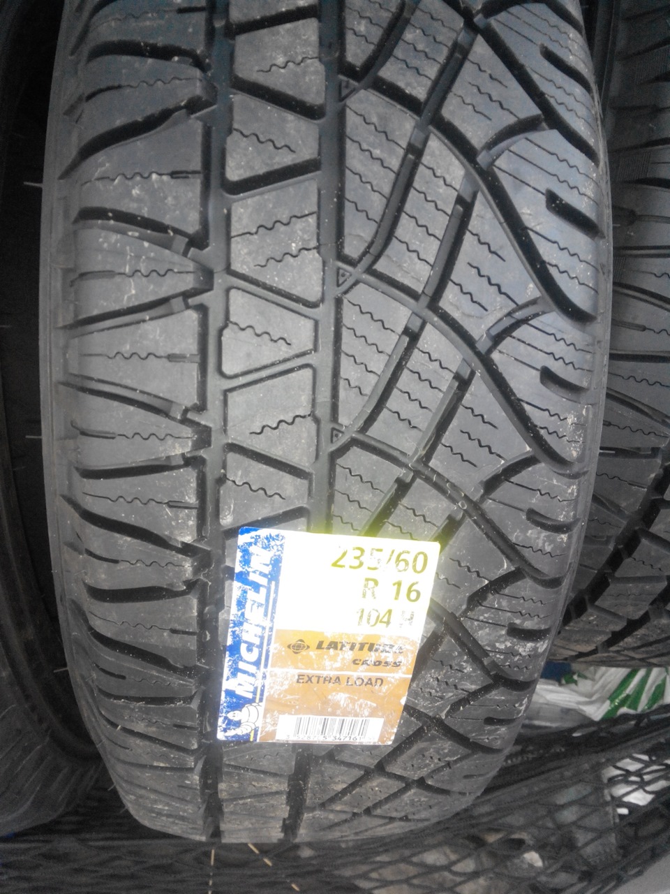 Нова гума Latitude Cross 235/60 R16 104H XL 1