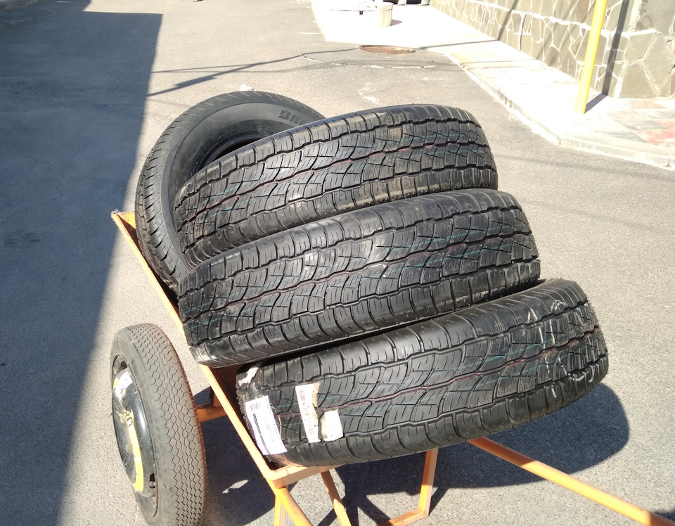 Bridgestone Dueler H/T D687 215/70R16 5