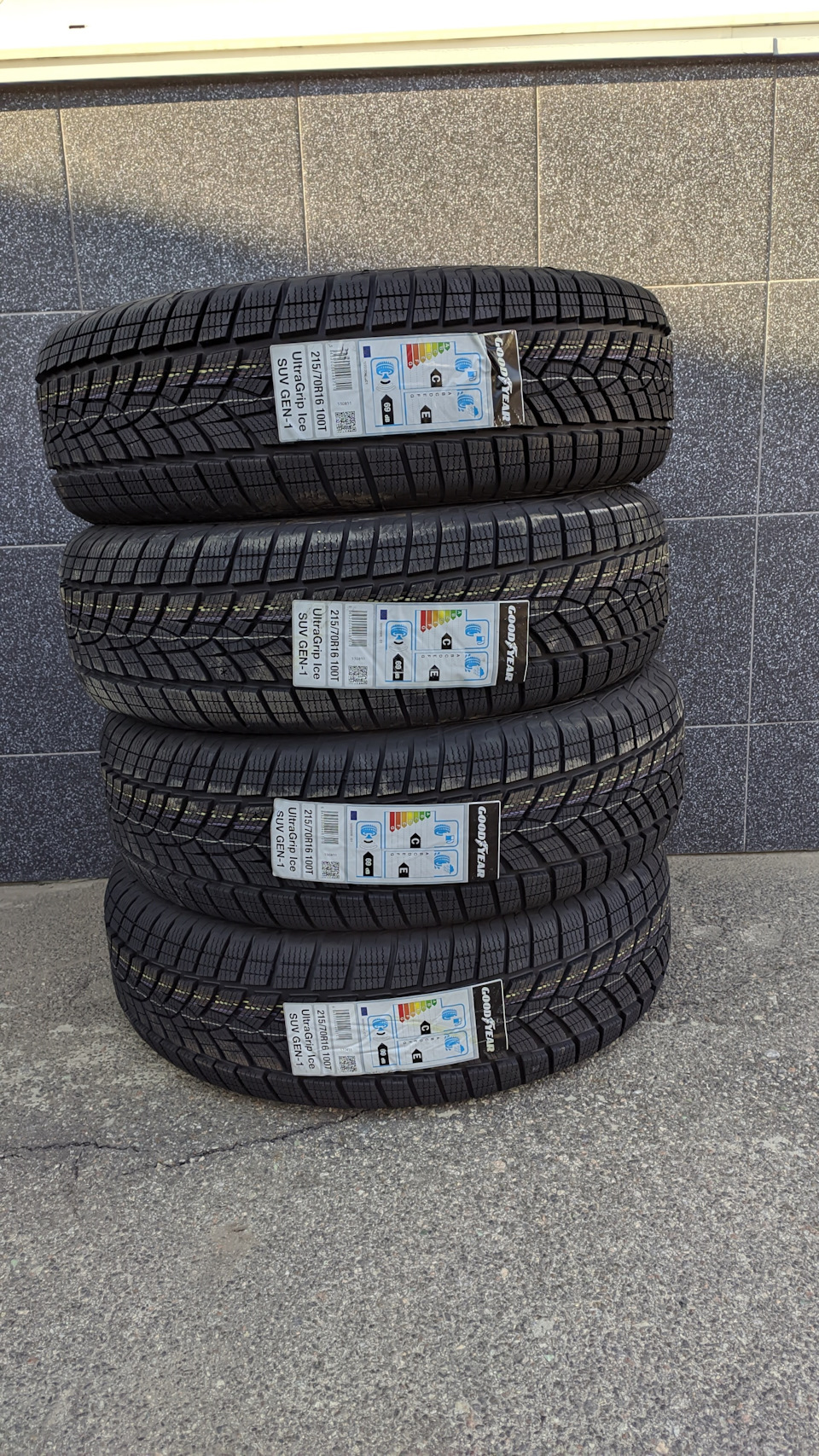Goodyear UltraGrip Ice SUV G1 215/70 R16 4