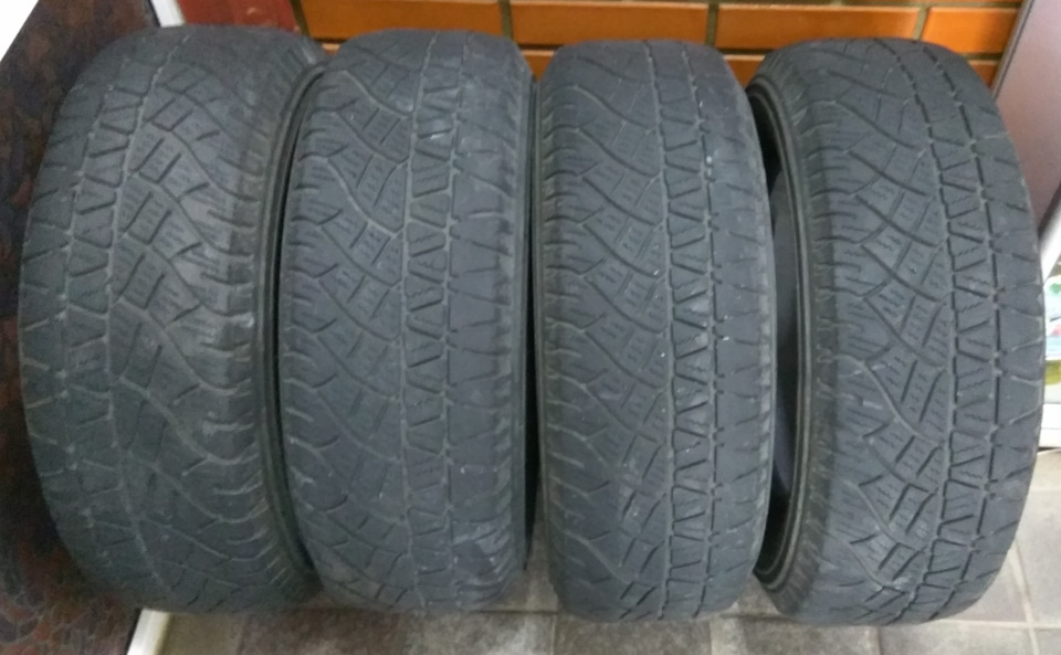 Продам Michelin Latitude Cross 215/65R16 1