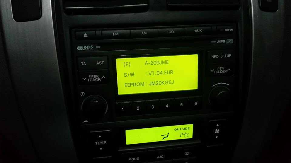 Штатний роз'єм AUX & USB 4