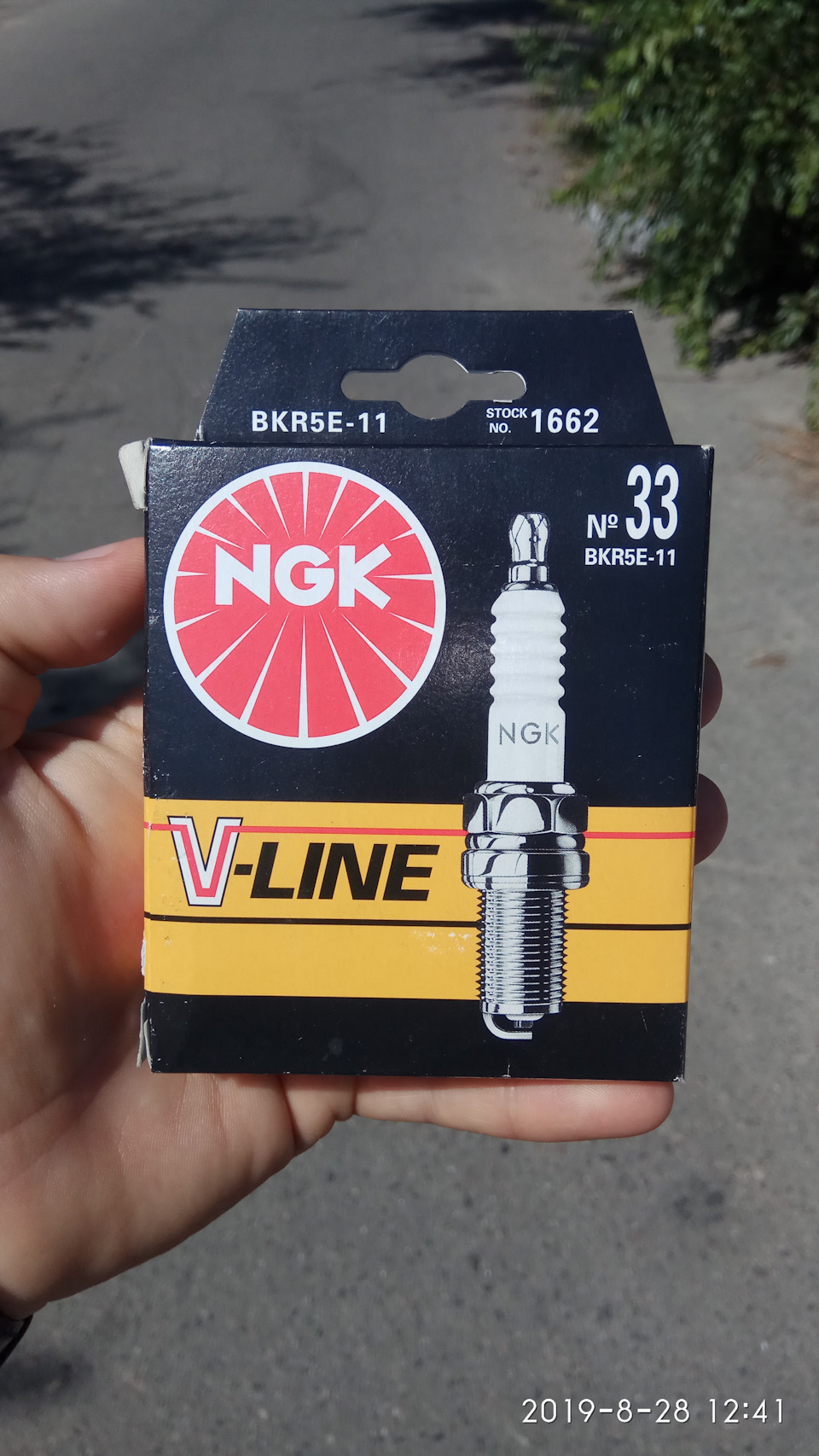Зміна свічок запалювання NGK 1