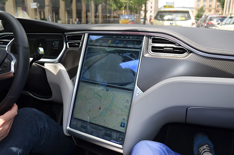 Покатався на Tesla 5