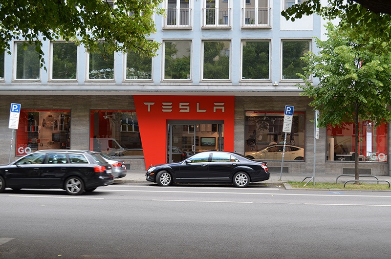 Покатався на Tesla 1
