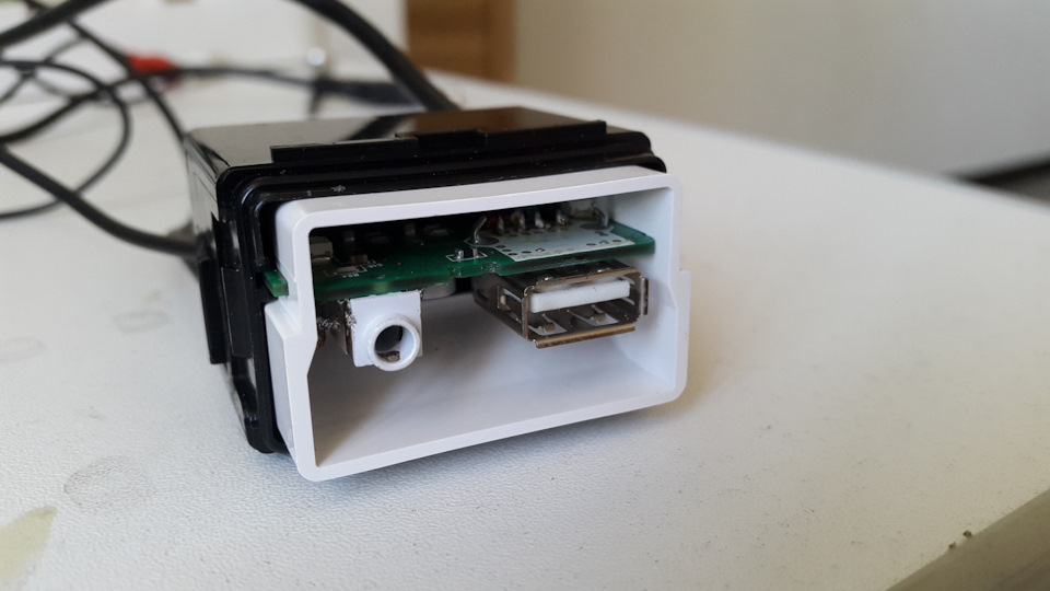 Штатний USB/AUX 3
