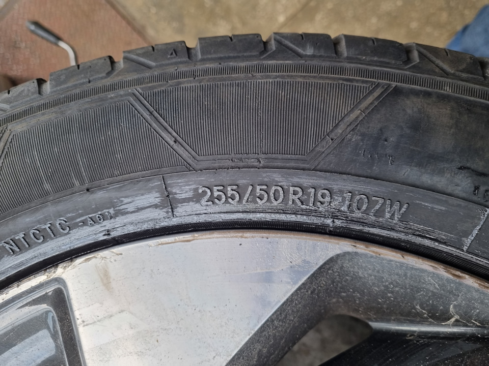 Nitto Crosstek 255/50r19 1
