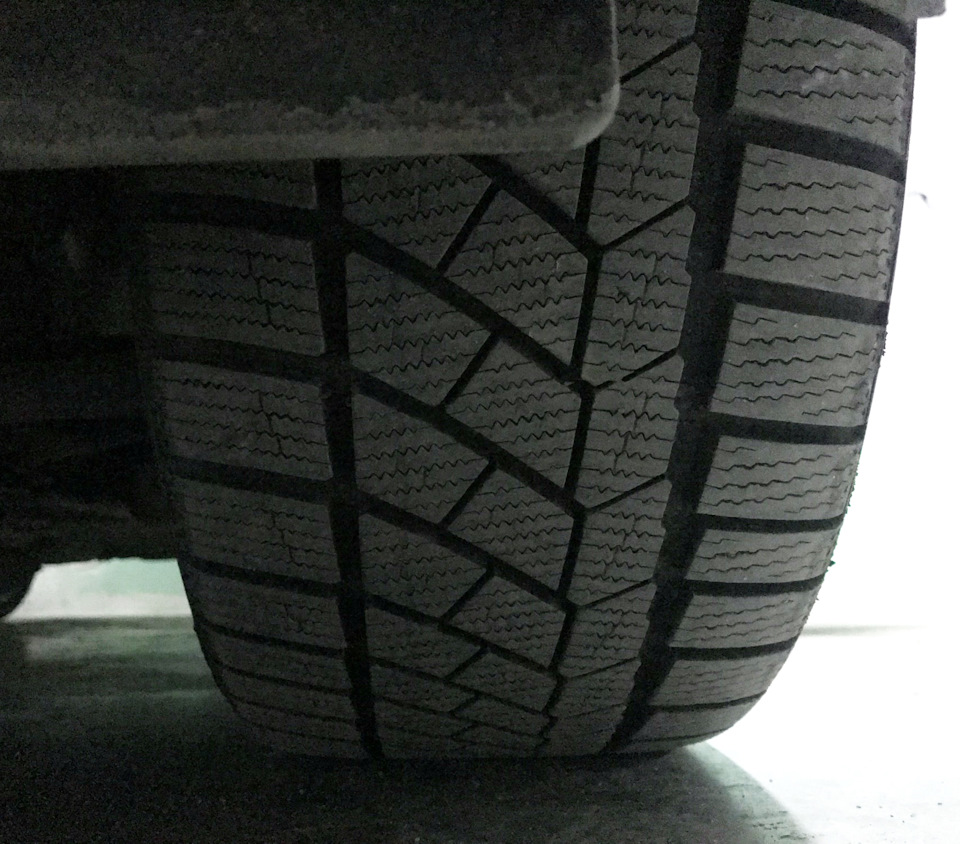 Зима на гумі Continental 225/40 R18 4