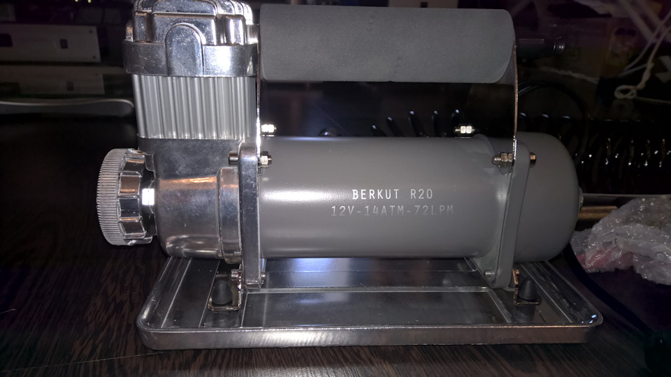 Автомобільний компресор Berkut R20 4