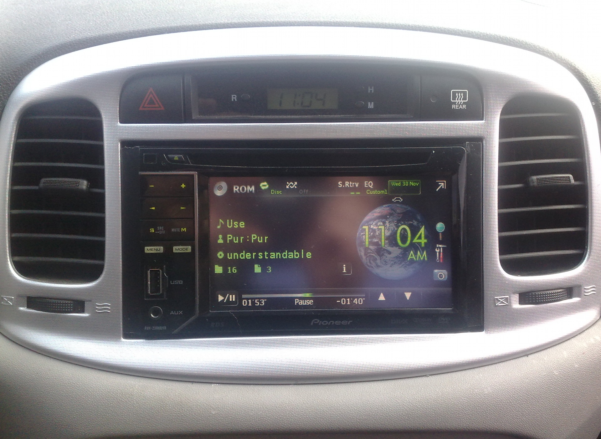 Встановив замість штатної магнітоли Pioneer AVH-P2300DVD 4