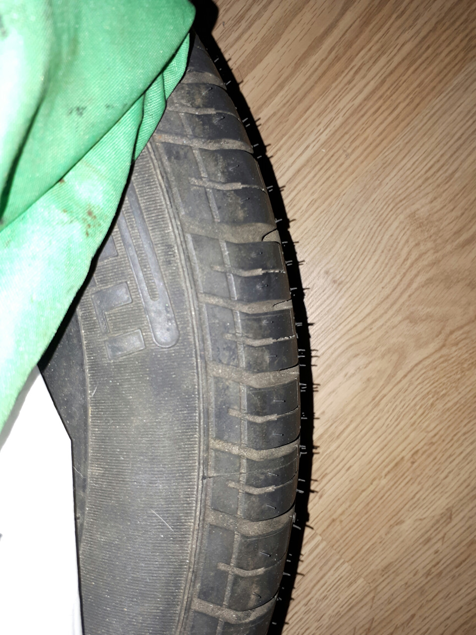 ПРОДАМ запаску Pirelli 185/65/R14 1