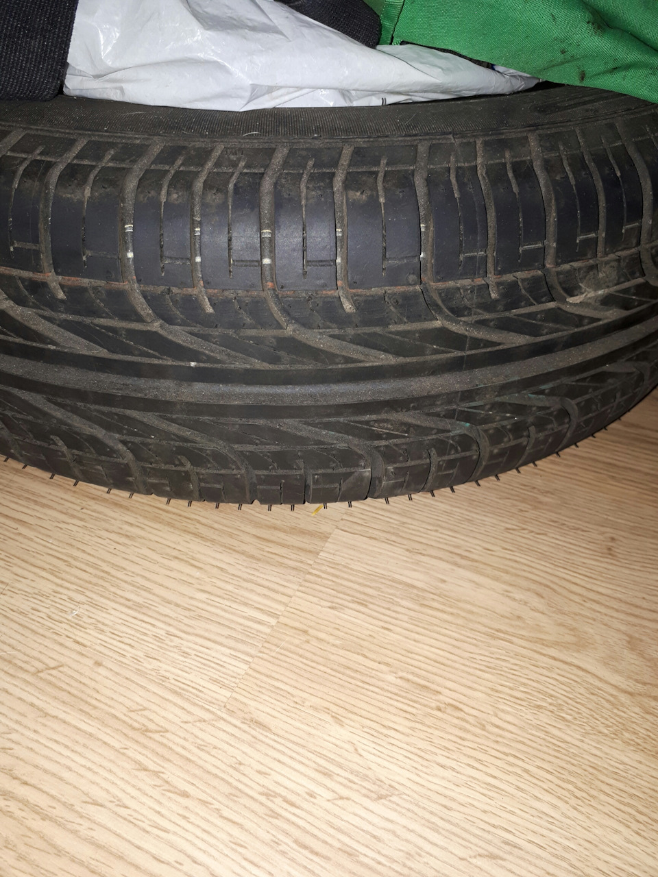 ПРОДАМ запаску Pirelli 185/65/R14 2