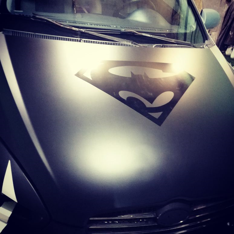 Наклейка на капот BATMAN VS SUPERMAN 2