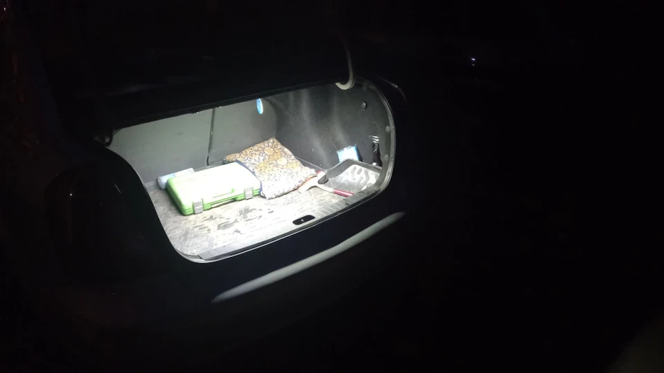 Світло в багажнику