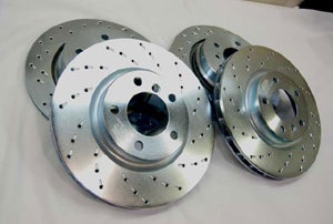 Оновлені гальма: вперед диски Centric Parts + колодок PosiQuiet Ceramic; назад: Ferodo 1