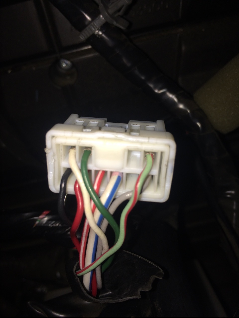AUX на FX 35 2004 року. Варіант 1 - ТАРЕ вхід. 5