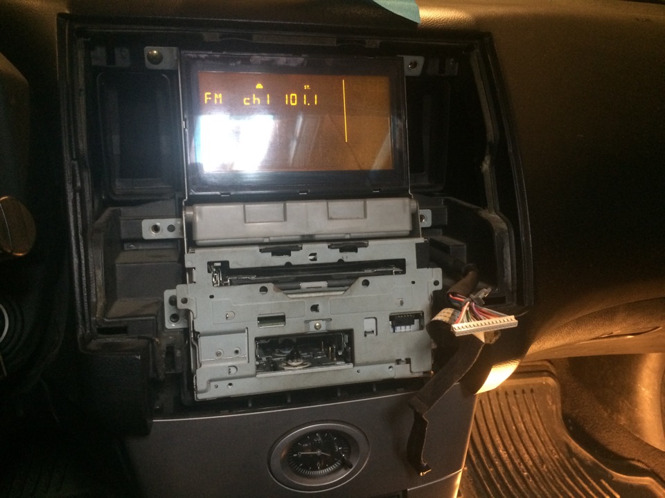 AUX на FX 35 2004 року. Варіант 1 - ТАРЕ вхід. 2