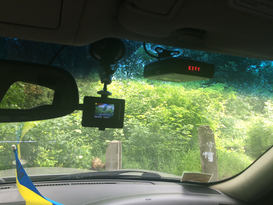 Проведення під реєстратор, антирадар, USB заряджання в бардачок. 5