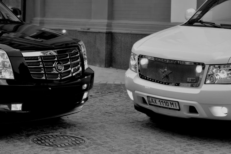 Фотосет Серед великих - Cadillac Escalade Слоник , Chevrolet Tahoe Сніжок