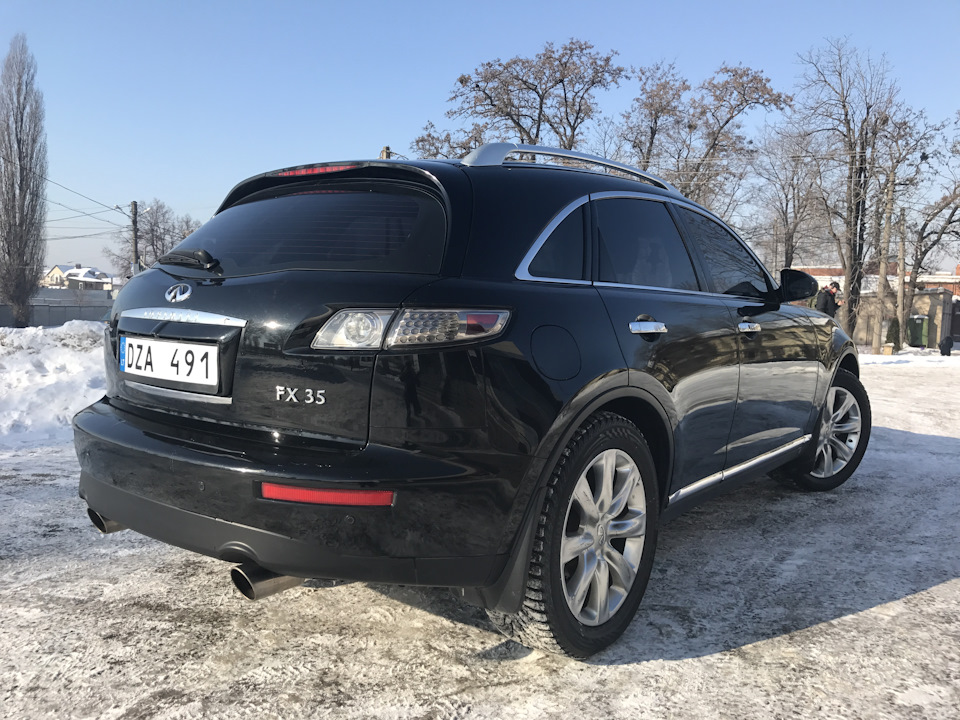 Чому на машині постійно різні номери? 3