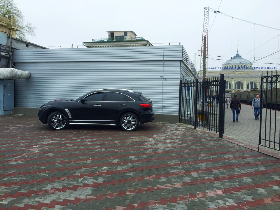 Ми взулися в 285/35/22;) 3