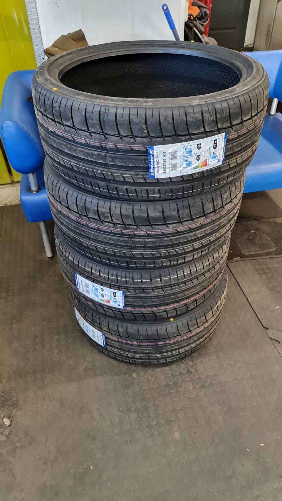 Нова гума Triangle TH201 R20 245/35 3
