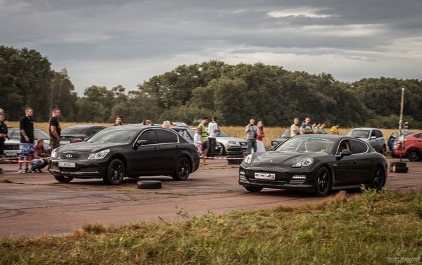 Porsche vs infiniti 1