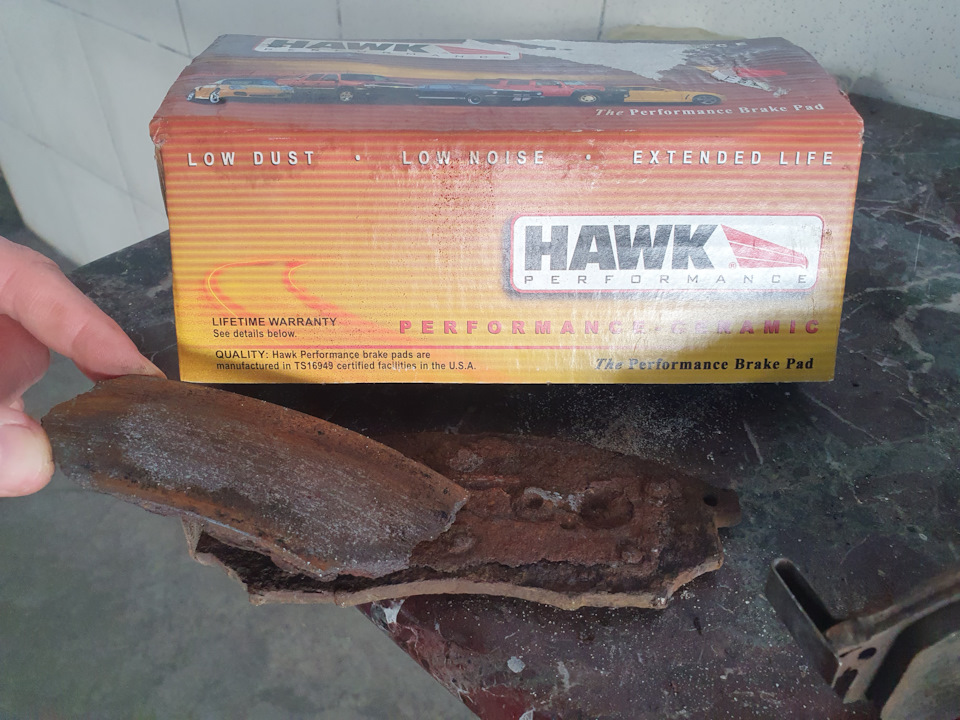 колодки HAWK - 82 000 км пробігу спереду! 1