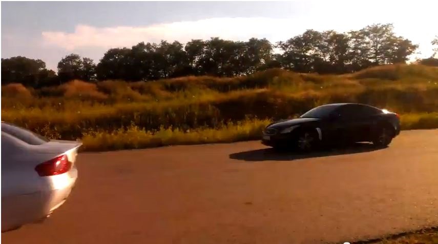 Заїзд проти Infiniti G37 coupe 1