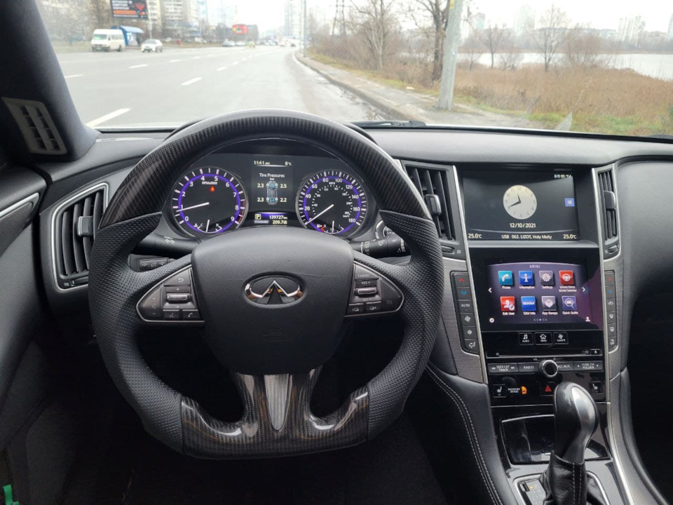 Руль карбон Infiniti 1