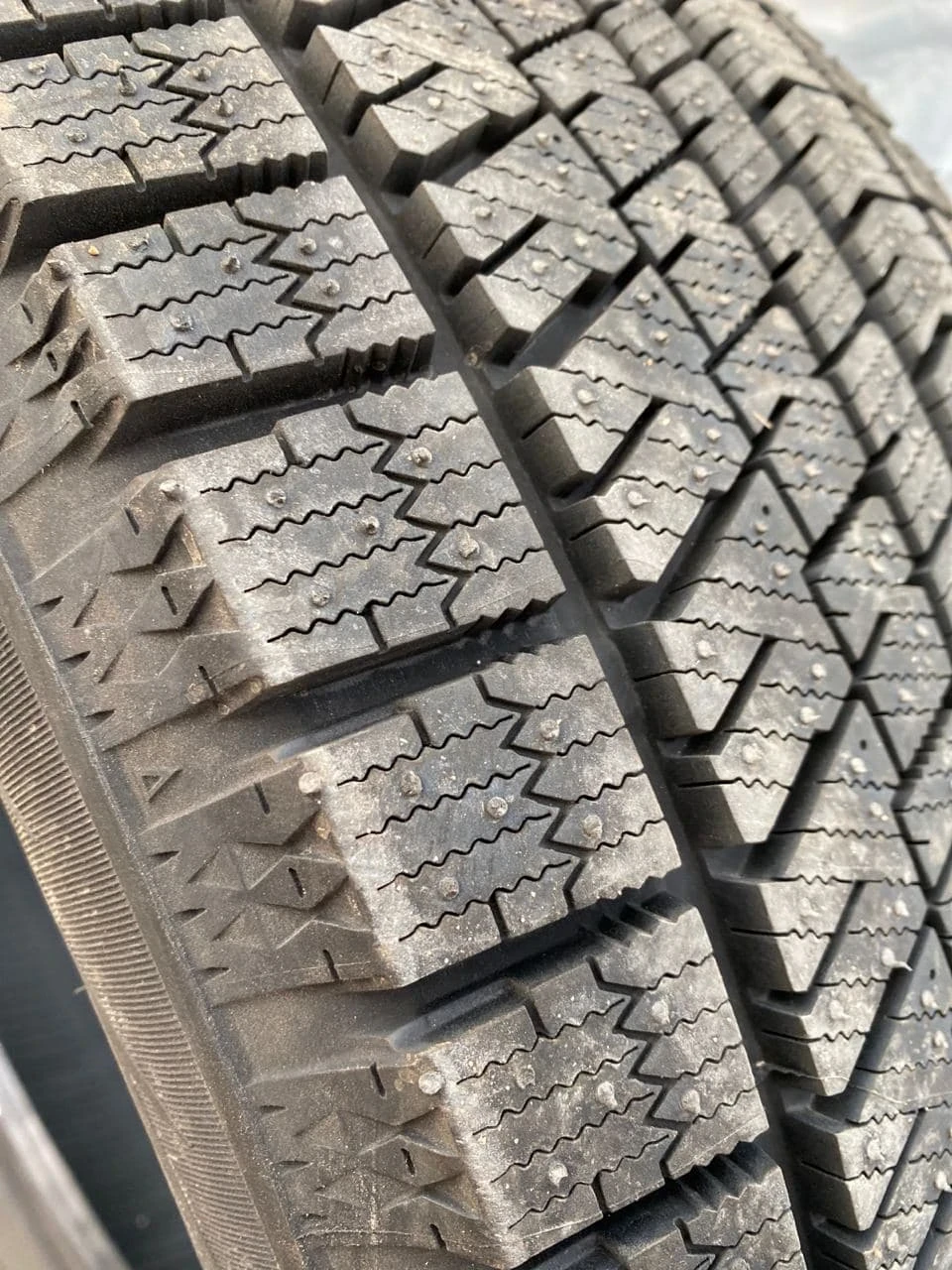 Bridgestone blizzak ice 225/55 r17