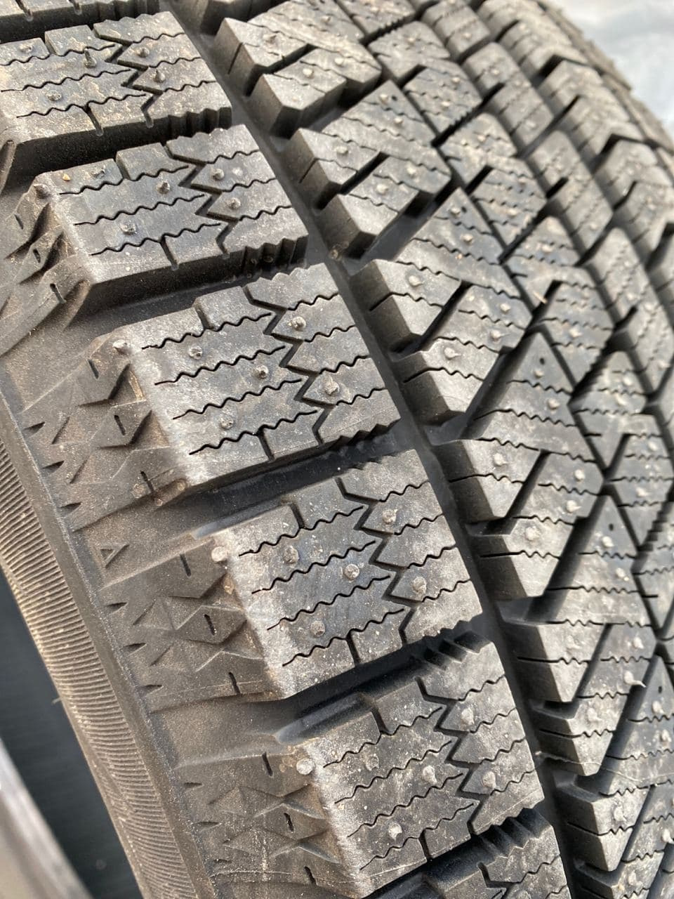 Bridgestone blizzak ice 225/55 r17 1
